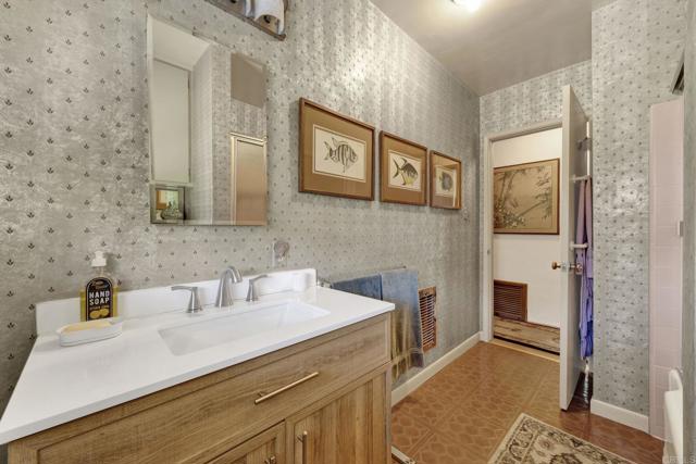 1750 Wabasso Way, Glendale CA: https://media.crmls.org/mediaz/93aba2e2-51be-4d7c-86ed-49b92cba8122.jpg