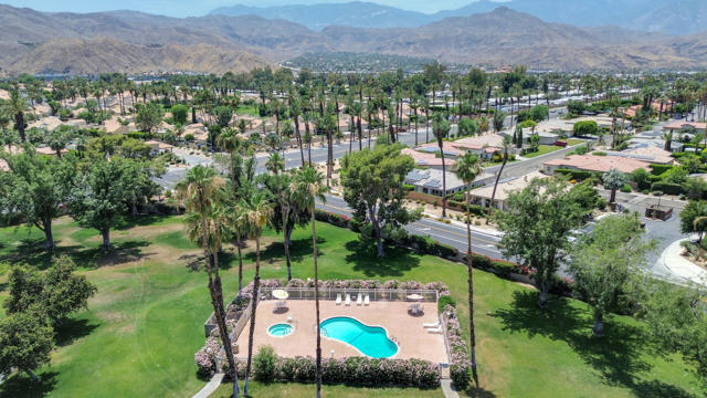 35970 Lindera Court, Rancho Mirage CA: https://media.crmls.org/mediaz/93abfeb6-c140-480b-95c4-320feb1e3989.jpg