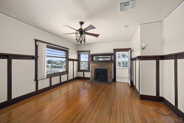 1821 25 Cypress Ave, San Diego CA: https://media.crmls.org/mediaz/93ac3b44-708b-47f9-ab9e-27a4e4925323.jpg