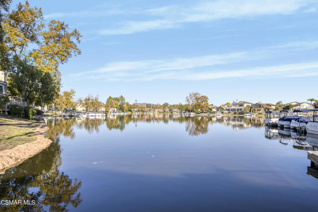 2190 Westshore Lane, Westlake Village CA: https://media.crmls.org/mediaz/93ac4168-31b6-4d2a-98f4-839561816715.jpg