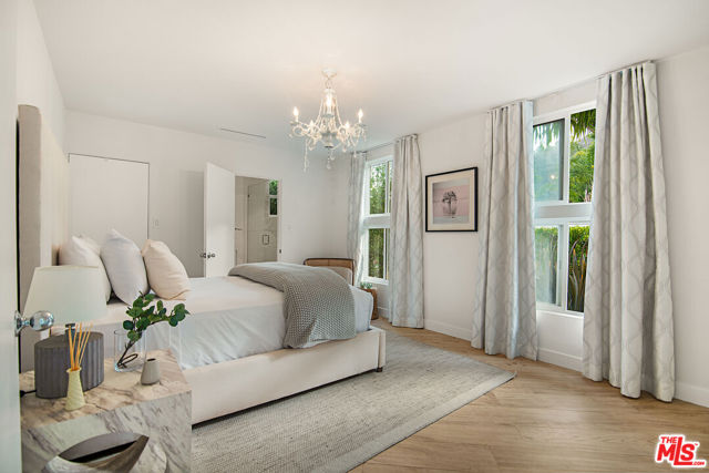 1922 N Beverly Place, Beverly Hills CA: https://media.crmls.org/mediaz/93acd20a-fcb5-4c35-9409-87ae19f4058d.jpg