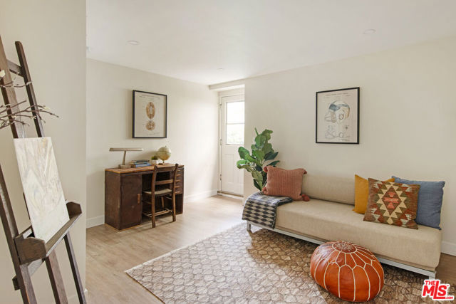 844 E Kensington Road, Los Angeles CA: https://media.crmls.org/mediaz/93ad047b-abc3-484a-a746-719b54724ddd.jpg