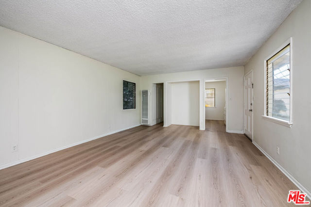 10941 Peach Grove Street, Toluca Lake CA: https://media.crmls.org/mediaz/93adb13a-144d-4d05-b2b9-23f4cf94abfa.jpg