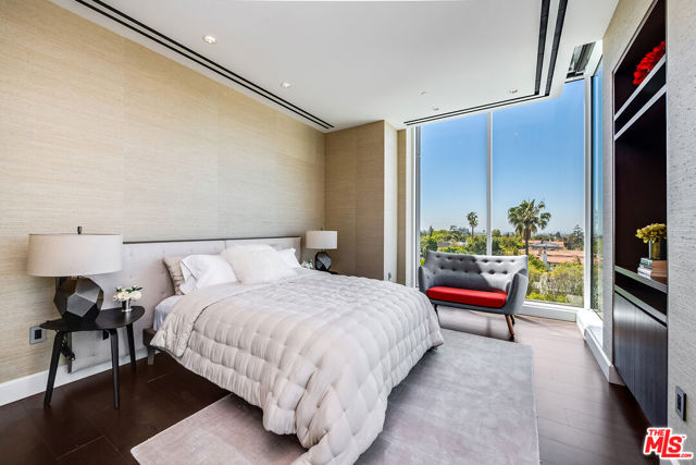 1200 Club View Drive, Los Angeles CA: https://media.crmls.org/mediaz/93add596-b2a7-40bc-a743-4bca4fce8987.jpg