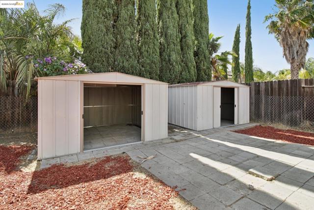 1838 Buck Mountain Ct, Antioch CA: https://media.crmls.org/mediaz/93ae49e8-3630-4bd7-91a5-beb5c29aa4b0.jpg