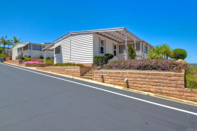 1175 La Moree Rd, San Marcos CA: https://media.crmls.org/mediaz/93ae5b22-49fe-4bbe-89ee-0cef03edda88.jpg