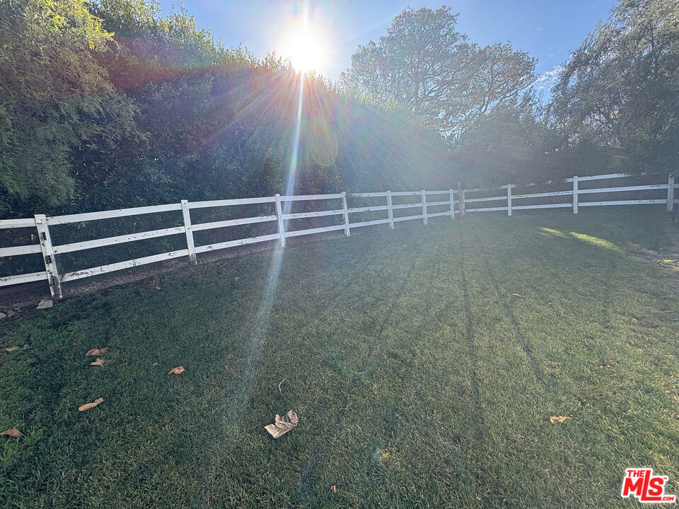 https://media.crmls.org/mediaz/93ae7226-f053-4b08-916c-a5b49291e9f8.jpg?preset=X-Large