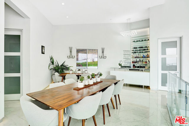28405 Via Acero Street, Malibu CA: https://media.crmls.org/mediaz/93ae92ae-abfd-4bf0-acc8-877ac2541c50.jpg