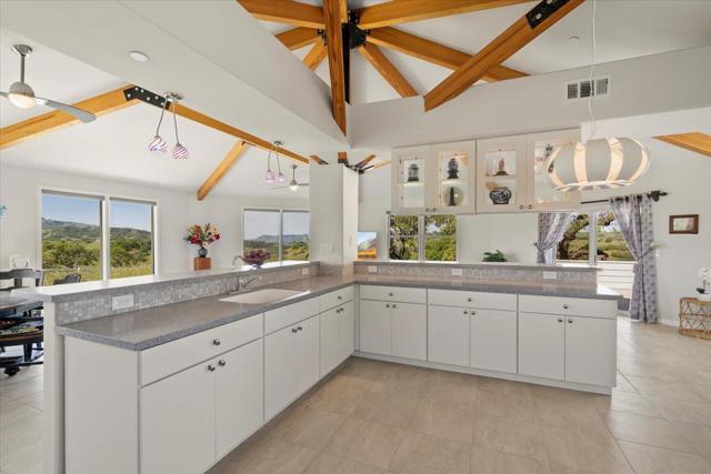 22500 Pacheco Pass Hwy,  CA: https://media.crmls.org/mediaz/93aeb852-4ebe-40c6-90dd-7dac00ba272f.jpg