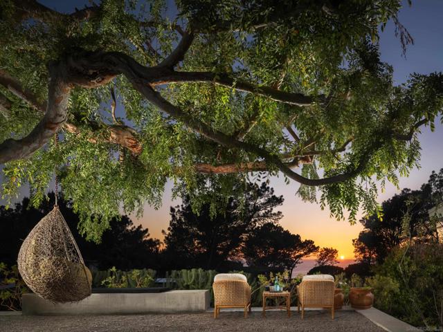 327 Pine Needles Dr, Del Mar CA: https://media.crmls.org/mediaz/93af35de-2864-4aa0-8d72-0c6c20c22f96.jpg