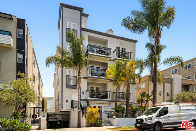 11826 Dorothy Street, Los Angeles CA: https://media.crmls.org/mediaz/93af4d41-100c-4623-a181-0d062ec13f78.jpg