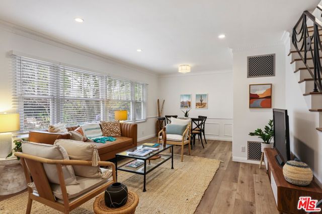 817 6th Street, Santa Monica CA: https://media.crmls.org/mediaz/93af5194-46f3-4a02-9321-ee250174ec1d.jpg