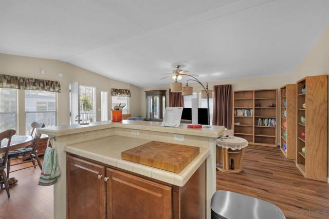 1285 E Washington, El Cajon CA: https://media.crmls.org/mediaz/93af6e4d-1da8-4cd8-8bc4-664e8c63c67b.jpg