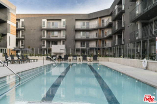 3425 W OLIVE Avenue, Burbank CA: https://media.crmls.org/mediaz/93af76fb-0c93-4949-b22f-23c9976d03f7.jpg