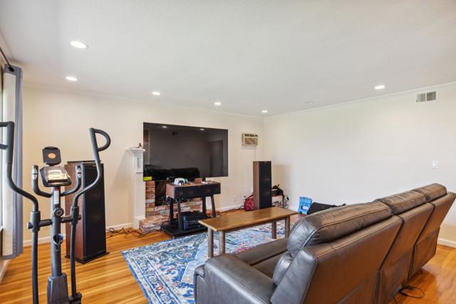 Image 3 of 38 For 20351 Clifden Way