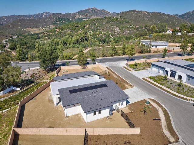 16350 Sage Trails Ct, Poway CA: https://media.crmls.org/mediaz/93aff88a-f75d-471e-8685-ca4bf9938f70.jpg