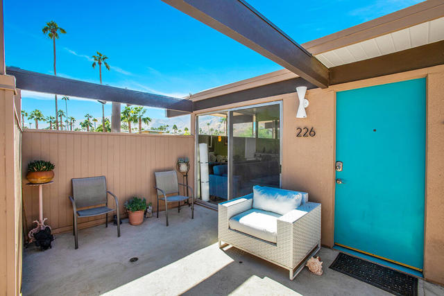 1111 E Palm Canyon Drive, Palm Springs CA: https://media.crmls.org/mediaz/93b00046-a83a-4958-8292-74226a9629c4.jpg