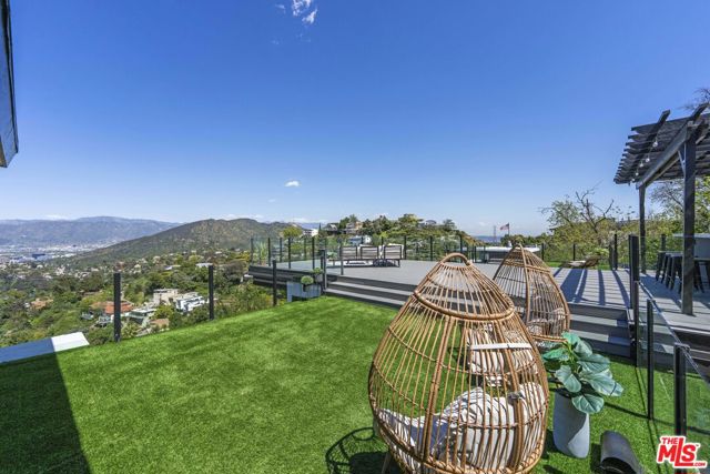7308 Pacific View Drive, Los Angeles CA: https://media.crmls.org/mediaz/93b118c4-5c26-44bf-9686-bc3c9c1bc4c2.jpg