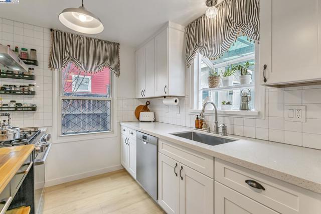 2019 E St, Hayward CA: https://media.crmls.org/mediaz/93b11df2-076c-4fb1-9a4b-6163d136edd4.jpg