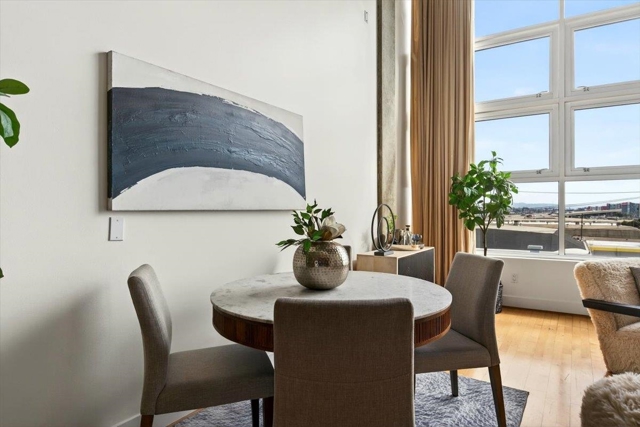 311 Oak St, Oakland CA: https://media.crmls.org/mediaz/93b1241b-6ccf-48c0-ba8d-d9476c07a9d4.jpg