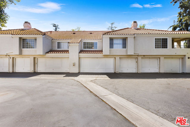 4240 Lost Hills Road, Calabasas CA: https://media.crmls.org/mediaz/93b16d16-34c1-411e-898c-81cf95ad355b.jpg