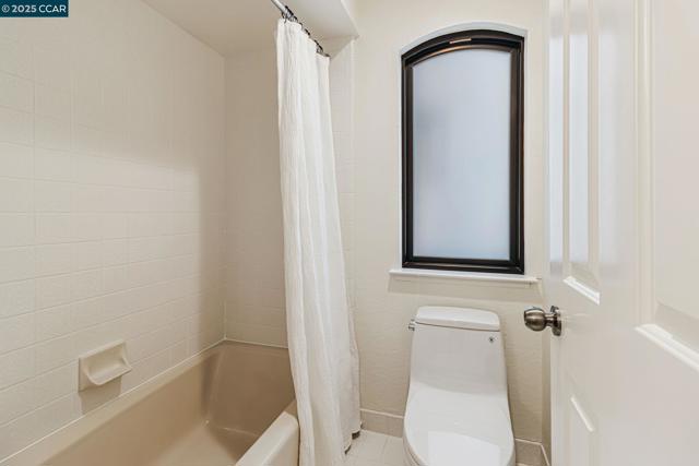 38 Sanders Ranch Rd, Moraga CA: https://media.crmls.org/mediaz/93b17fac-35ba-4491-bef3-e0a1c6914575.jpg