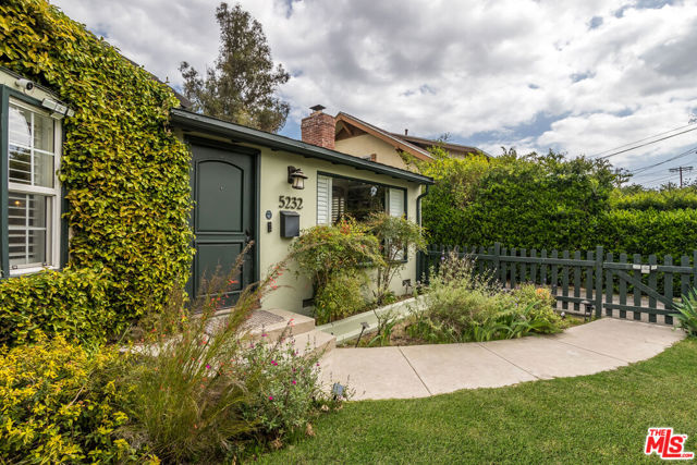 5232 Irvine Avenue photo 2