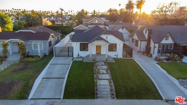 5325 S Victoria Avenue, Los Angeles CA: https://media.crmls.org/mediaz/93b1e9ea-e62c-4feb-92ff-341093c0c31c.jpg
