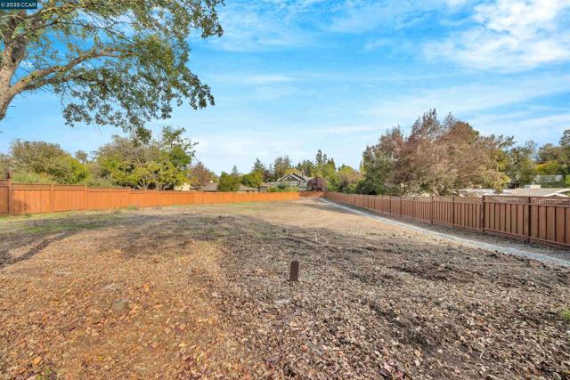 0 Oak Road, Alamo CA: https://media.crmls.org/mediaz/93b2fdca-8e78-46ed-bcf8-7c2faef48a68.jpg