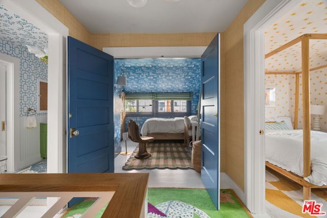 2704 3rd Street, Santa Monica CA: https://media.crmls.org/mediaz/93b3063e-0d4b-462f-b0c8-4dbef1b1b59b.jpg