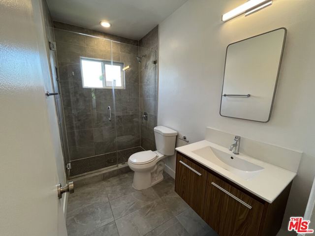 561 N Sweetzer Avenue, West Hollywood CA: https://media.crmls.org/mediaz/93b32361-e6eb-427b-b4e8-abac045a3a22.jpg