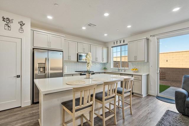 7221 Diamond Avenue, Tracy CA: https://media.crmls.org/mediaz/93b33451-9330-48a9-9cfd-21a5654ad088.jpg