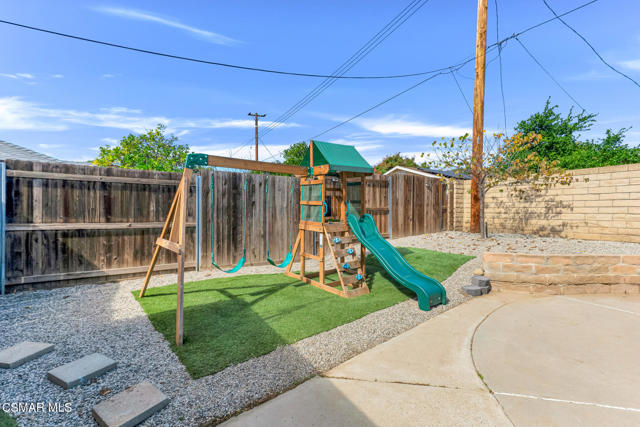 2141 Fitzgerald Road, Simi Valley CA: https://media.crmls.org/mediaz/93b3dd36-0821-477e-bba7-9205ab302d58.jpg