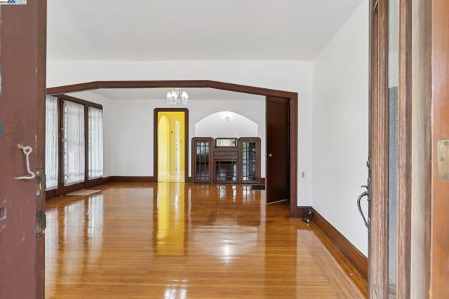 11768 Main St, Sunol CA: https://media.crmls.org/mediaz/93b41d5d-87e2-46ad-9794-a9da7b2dc126.jpg
