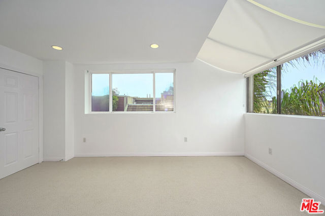 4250 Via Dolce, Marina del Rey CA: https://media.crmls.org/mediaz/93b47522-6f37-4bd9-ac84-308e8b06bf01.jpg