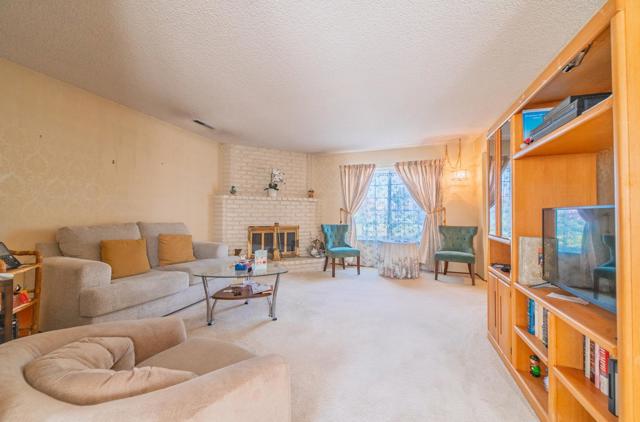 1619 Seville Street, Salinas CA: https://media.crmls.org/mediaz/93b526cb-50d2-4921-8941-a2af27d27e5c.jpg
