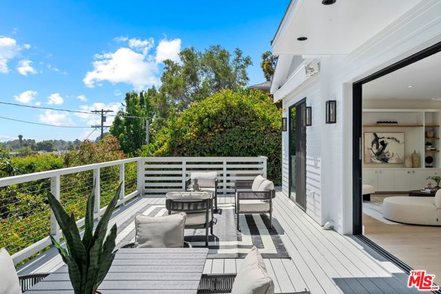 13048 Rose Avenue, Los Angeles CA: https://media.crmls.org/mediaz/93b58a18-84dc-4026-97f2-f526cf5509bf.jpg