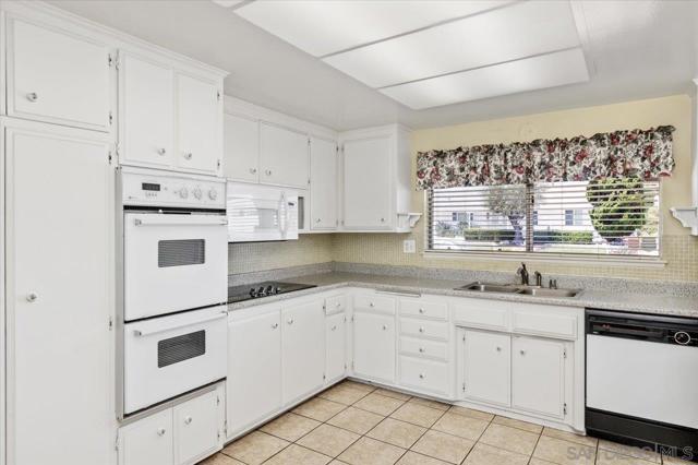 16881 Bellota, San Diego CA: https://media.crmls.org/mediaz/93b5d413-779e-471b-b9a9-a641dab1ab08.jpg