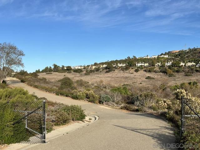 2362 Altisma Way, Carlsbad CA: https://media.crmls.org/mediaz/93b5fa8c-e3cb-4b7c-b61c-cce4afea6c24.jpg