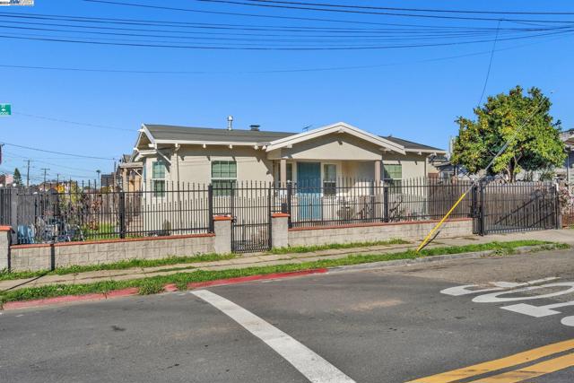 5479 Cole, Oakland, California 94601, 3 Bedrooms Bedrooms, ,2 BathroomsBathrooms,Single Family Residence,For Sale,Cole,41054933