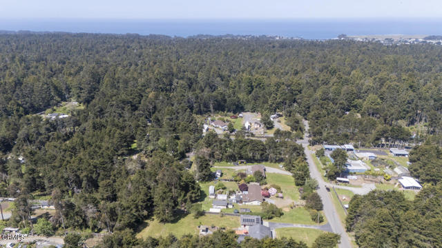 31341 Thomas Lane, Fort Bragg CA: https://media.crmls.org/mediaz/93b6f1f7-4a23-455a-89a5-4e08a735f881.jpg