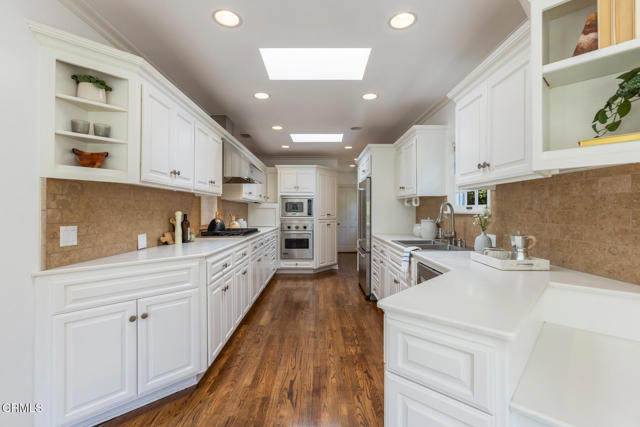 4650 Encinas Drive, La Canada Flintridge CA: https://media.crmls.org/mediaz/93b73570-206b-479a-8886-396d6e43a33a.jpg