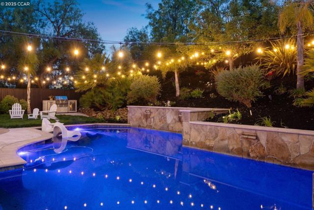 492 Calico Ct, San Ramon CA: https://media.crmls.org/mediaz/93b7a181-4a3f-4550-a1bd-a2b452d5e3f8.jpg
