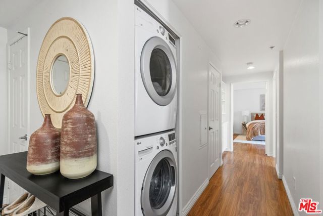 13200 Pacific Promenade, Playa Vista CA: https://media.crmls.org/mediaz/93b7a8c9-483f-48de-b936-d8f783a70845.jpg