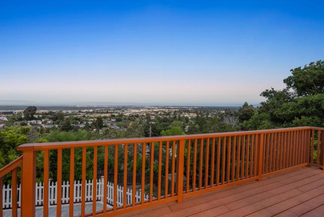 141 Hillcrest Road, San Carlos CA: https://media.crmls.org/mediaz/93b7c688-5fb3-49cd-aaee-592e2a7c72ad.jpg