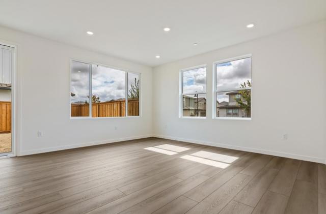 2517 Lake Club Drive, Fairfield CA: https://media.crmls.org/mediaz/93b7d171-3b14-4b51-b336-915c1812cf33.jpg