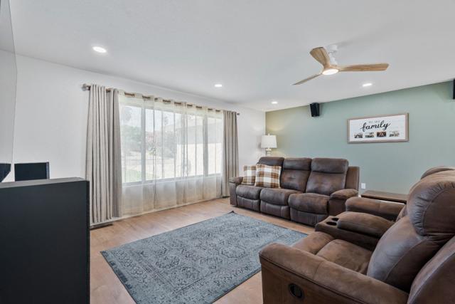 215 Rays Circle, Hollister CA: https://media.crmls.org/mediaz/93b7d78a-ee3f-4155-85fb-58f12e2a40ad.jpg