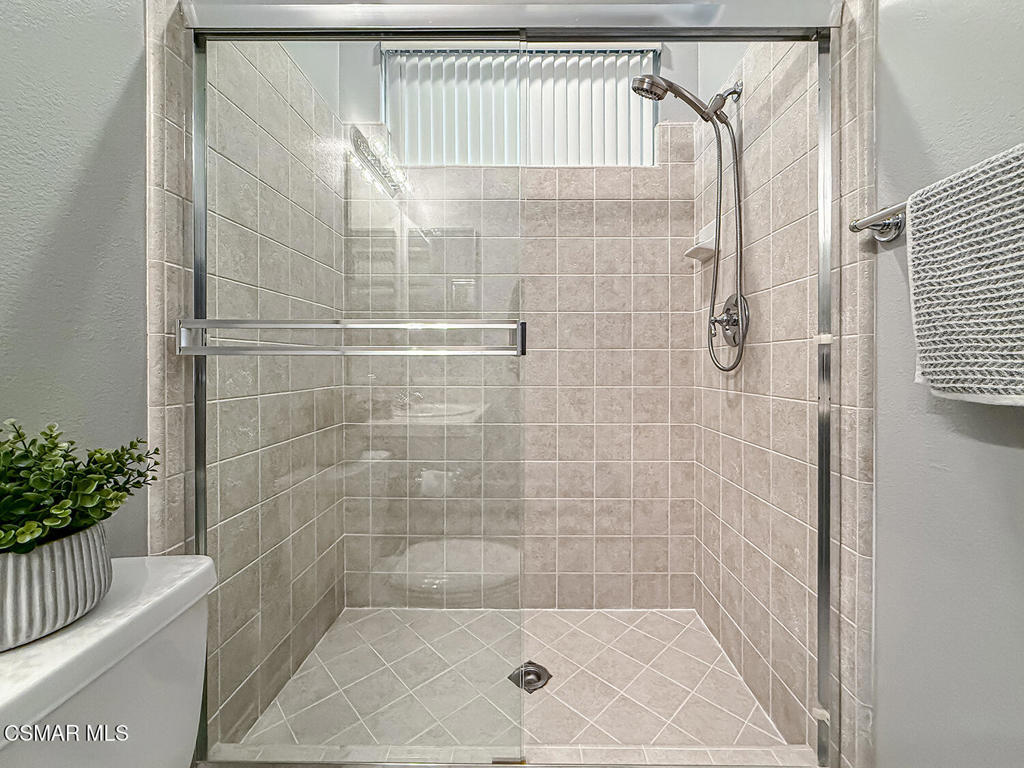 https://media.crmls.org/mediaz/93b82e23-aacf-47d2-aad9-6220ca57bc5c.jpg?preset=X-Large