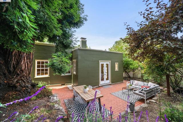 198 BRET HARTE ROAD, Berkeley CA: https://media.crmls.org/mediaz/93b86e86-13a6-44c1-87e2-04801b055d69.jpg