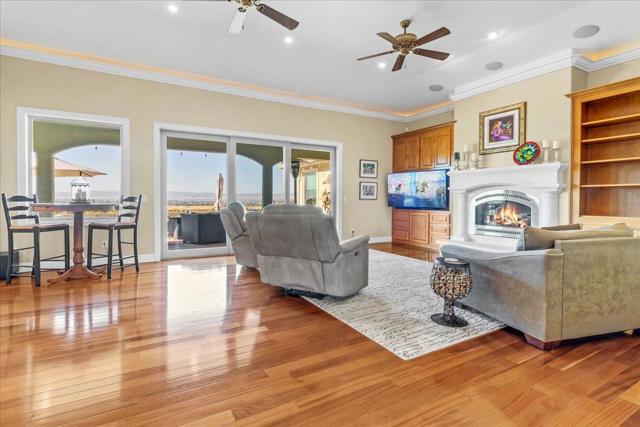 4116 Ashford Circle, Hollister CA: https://media.crmls.org/mediaz/93b888cb-6b0f-4117-95c7-2748a078cfc2.jpg